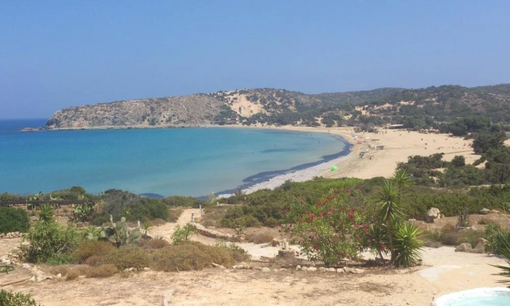 Φρίκη στην Γαύδο: Αμερικανός τουρίστας περιφερόταν γυμνός και αυνανιζόταν μπροστά σε παιδιά και λουόμενους!